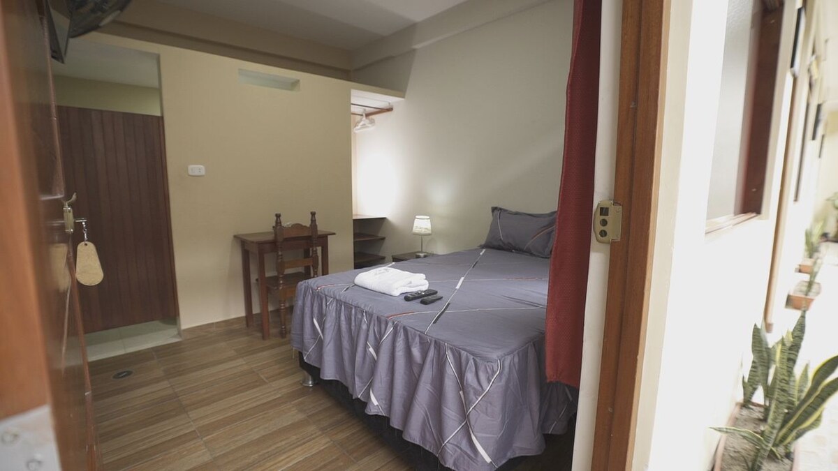 Соба со приватна бања,телевизор,вентилатор,wifi, супер удобна и проветрена