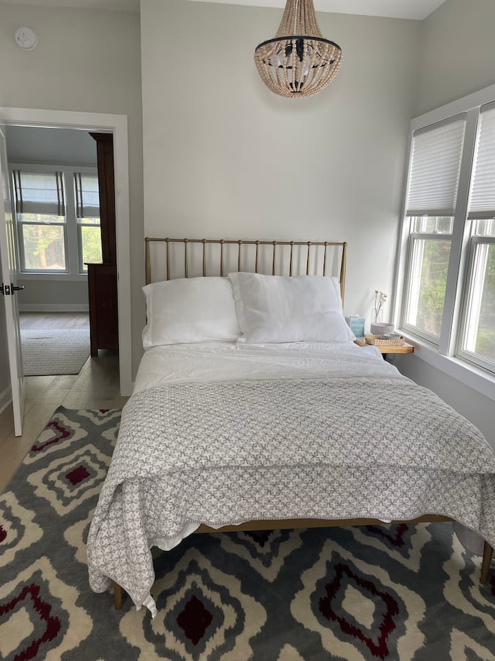 Spavaća soba na drugom katu br. 1 - Krevet pune veličine (memorijska pjena) s pogledom na jezero!