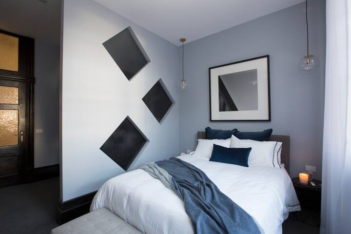 The Block -Spacious and Luxurious 4 bed Apartment gallery image 5