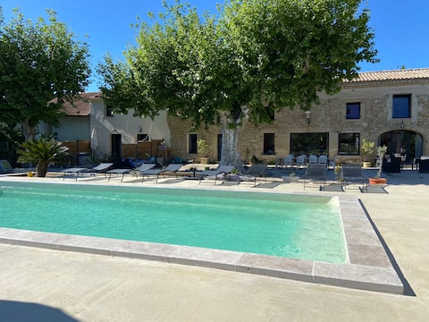 Provençal farmhouse + its cottage capacity 20-22 people
