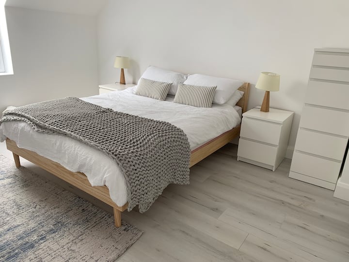 Bračni krevet (širine 180 - 200 cm)