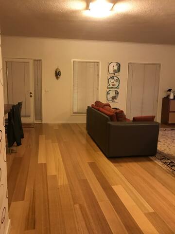 Spacious 2Bd Apartment perfect City location gallery image 3