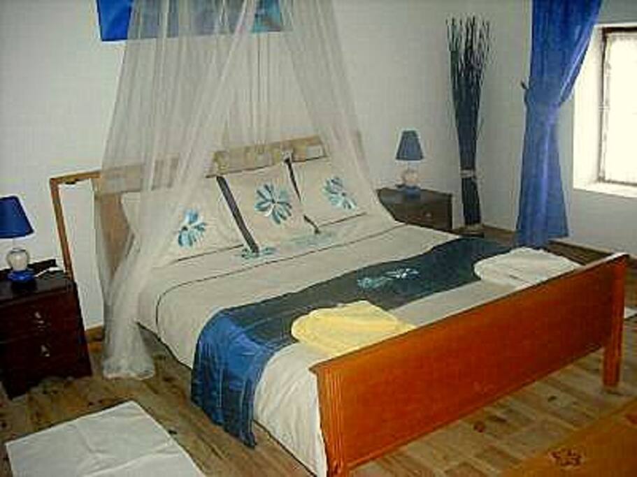 Bedroom one : Double bed with clothes rail