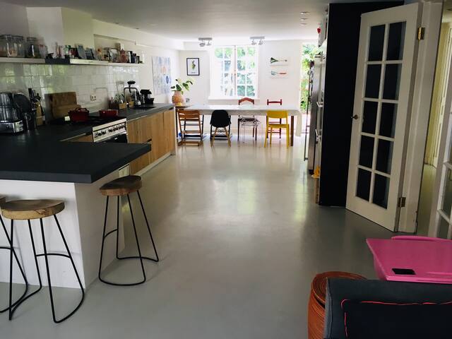 Big Classic Family Home near beach and the City gallery image 3