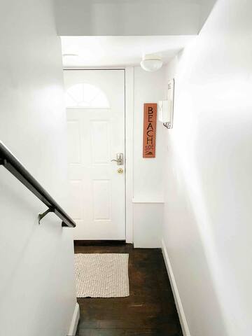 Newport/Middletown Beach House .3 mi to beach! gallery image 4