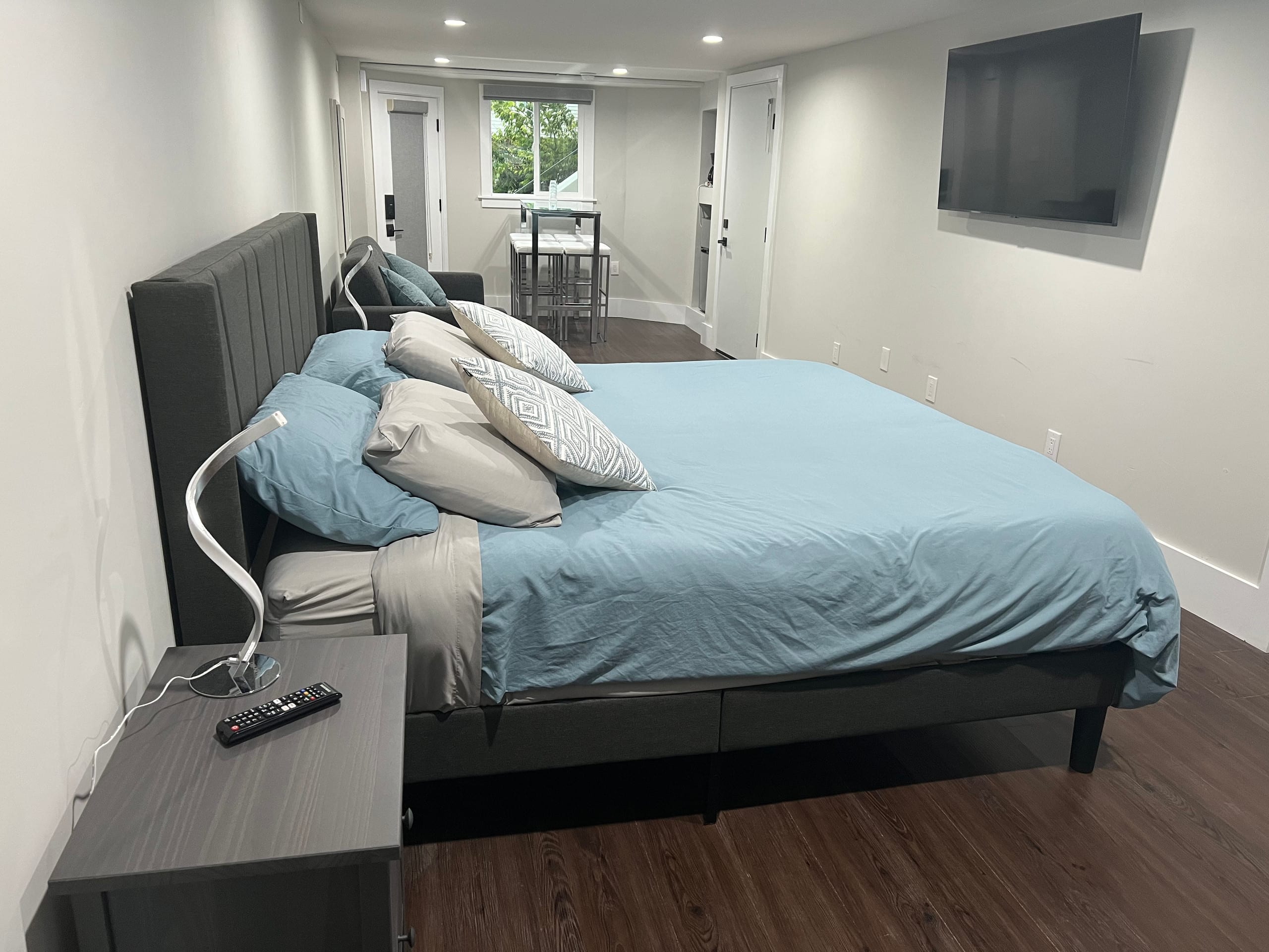 Modern Studio in SF with Luxury Backyard - Image 6
