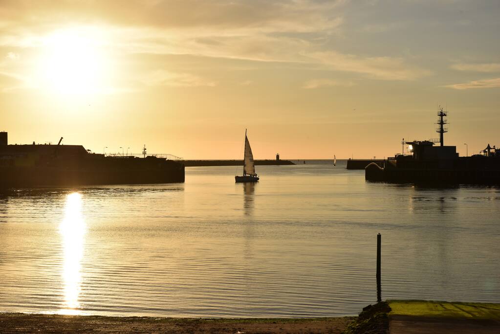 The entrance of the harbour were you see a lot of boats coming in and going out to the sea.