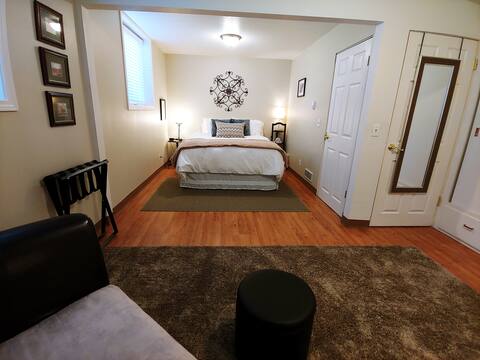 The Music Studio: 2 Beds, 2 Baths