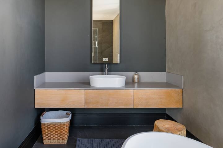 Gaze Across the Atlantic from a Glass-Walled Haven gallery image 3