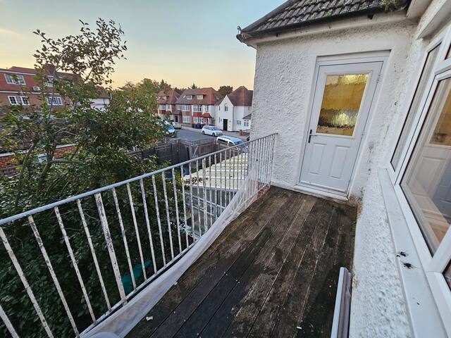 Golders Green Grand Getaway gallery image 3
