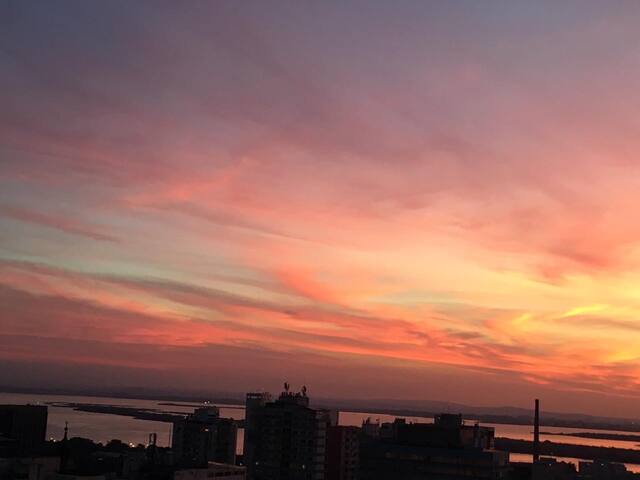 Ap JK excelente vista p/Guaíba.Tudo perto.Netflix