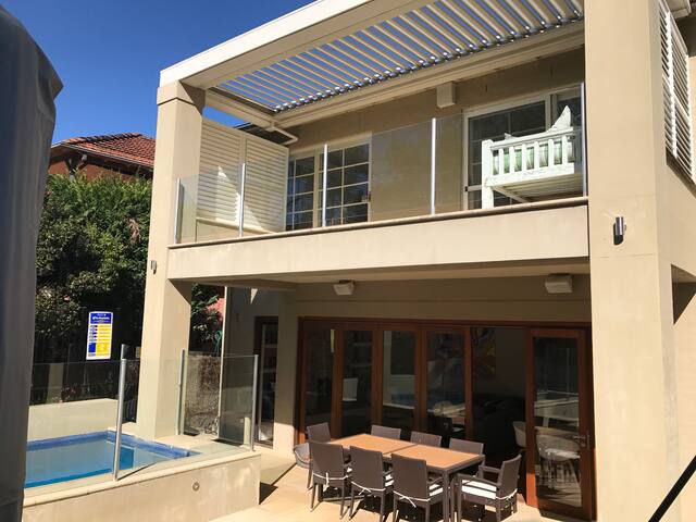 Modern Oasis – Entertainers Delight gallery image 2