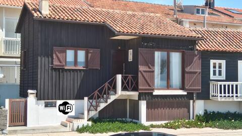 Beach front traditional Praia da Tocha house