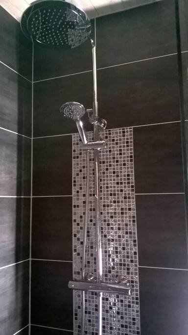 chambre refaite à neuf
douche italienne