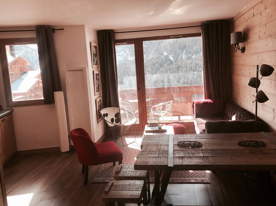 Salon / Living Area