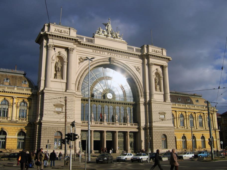 Keleti train station only 4 stop Bus travel time 5-10 mins