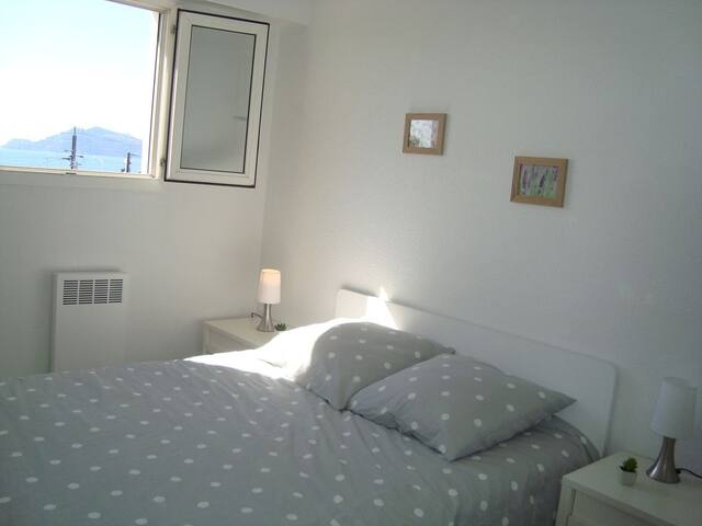 Listing in Cannes
