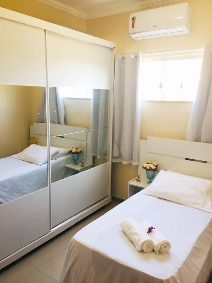 Спална соба 2 - двоен кревет за две лица, клима уред и плакар.