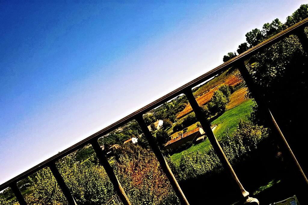 Veduta dal balcone della camera.