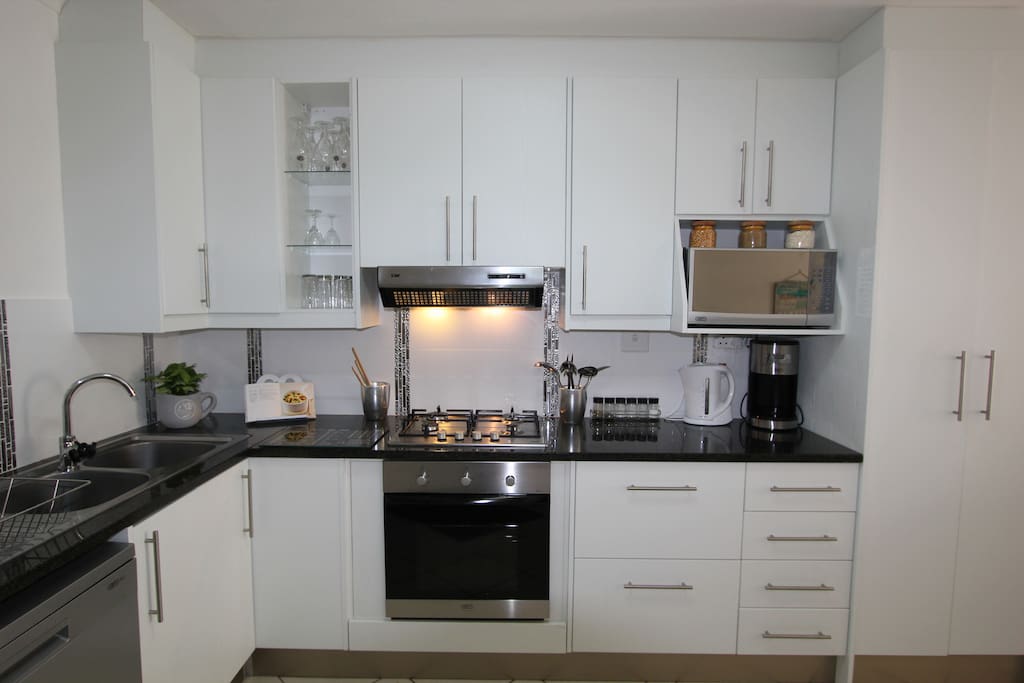 Elegant kitchen with Gas hob and electric oven