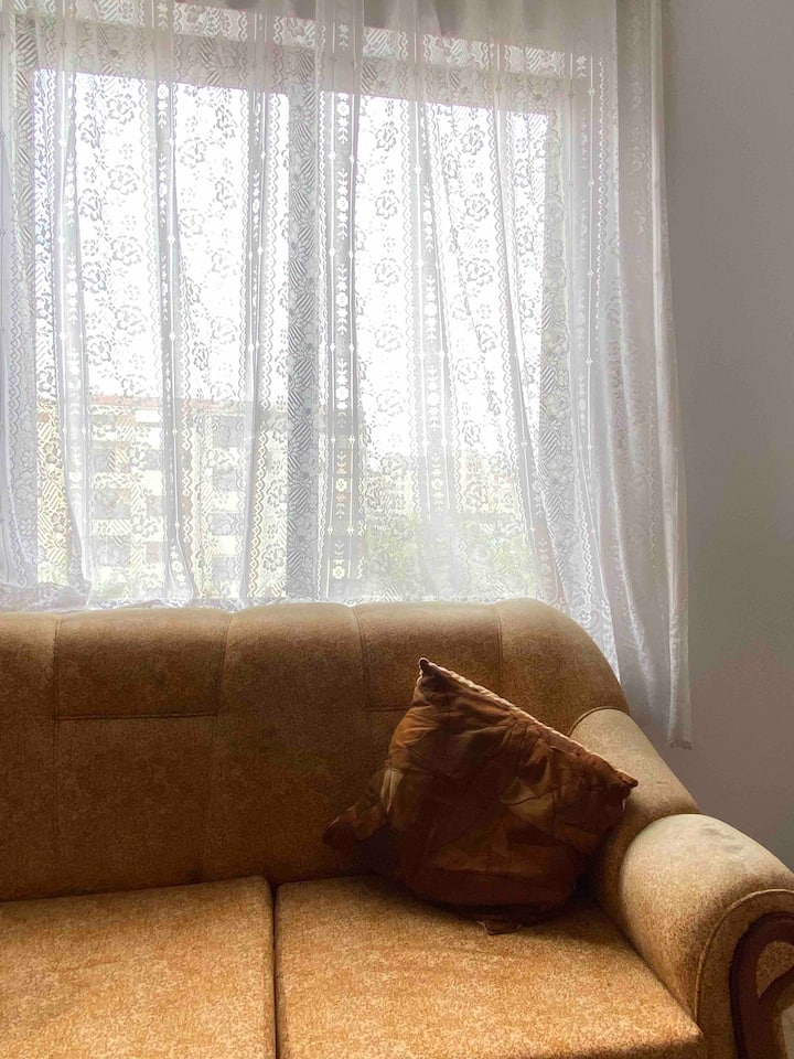 Sala de estar con vistas a la ciudad y al mar