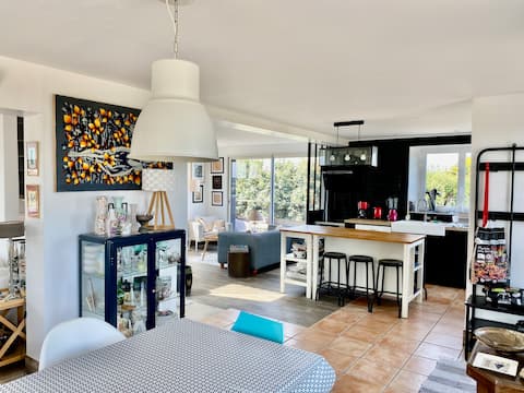 Top Airbnb: VILLA DU BILLOU . Rest and pleasures of the sea! in Santec