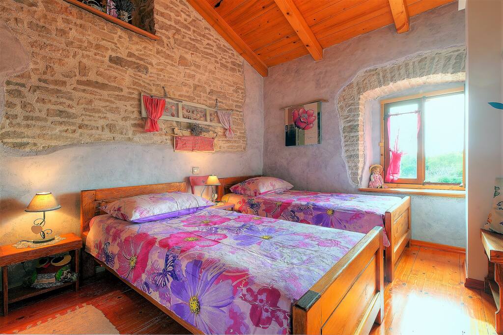 Twin room (2)