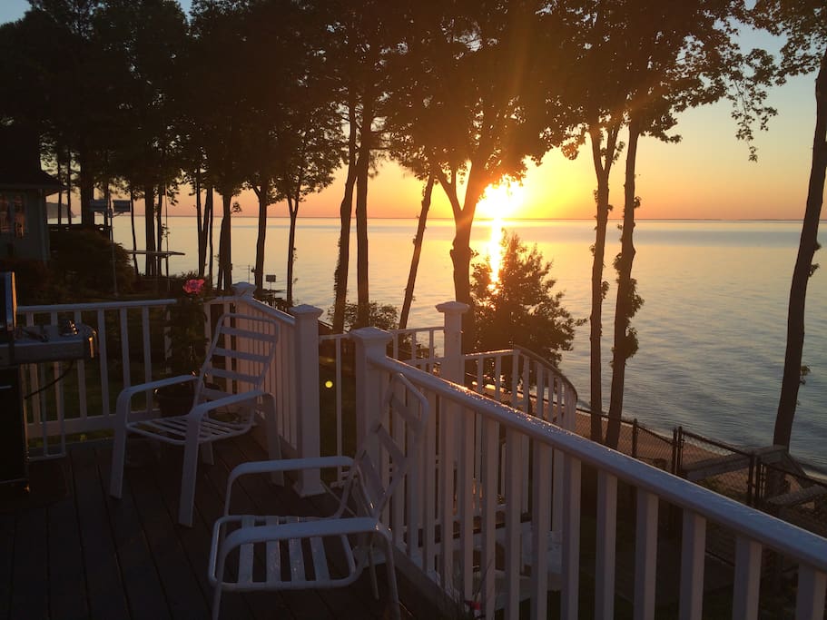 Gorgeous 190 degree view of the Bay. Both decks and steps are all finished in composite material, hence, no splinters or nail pops!