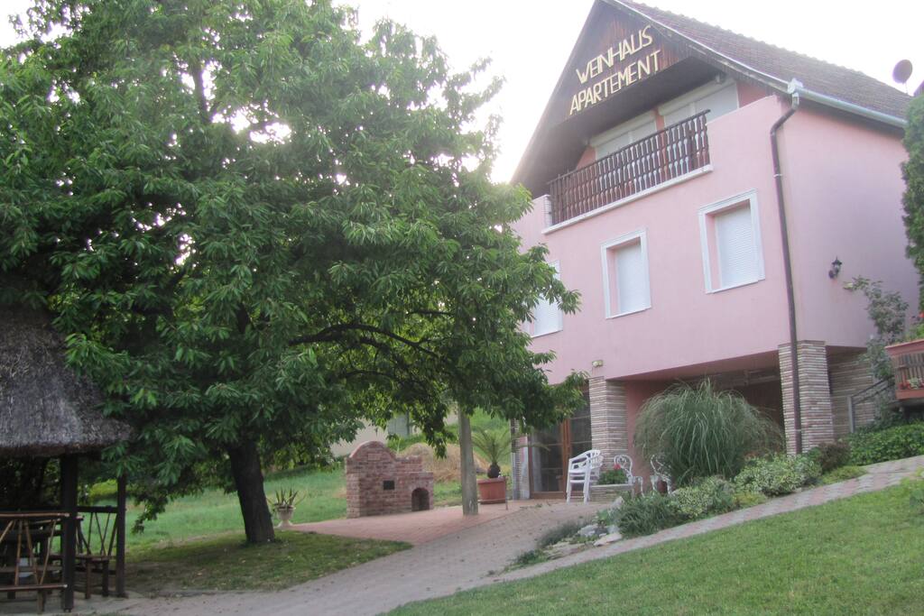 Weinhaus apartmanház 4 személyes apartmanokkal