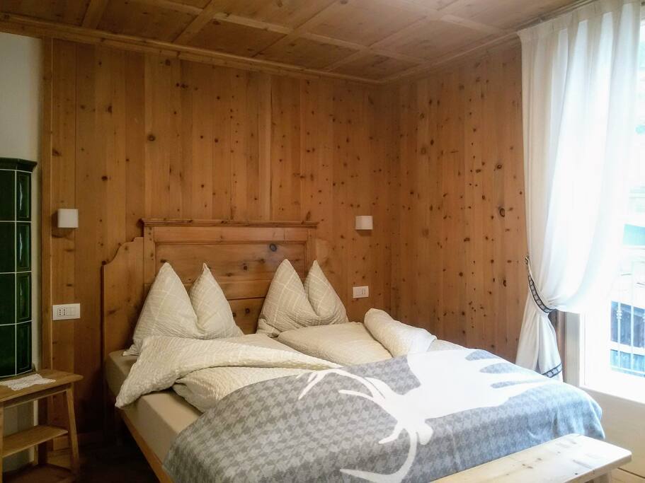"Stube" in legno di cirmolo - pine wood "stube" - Zirbenholz Stube
