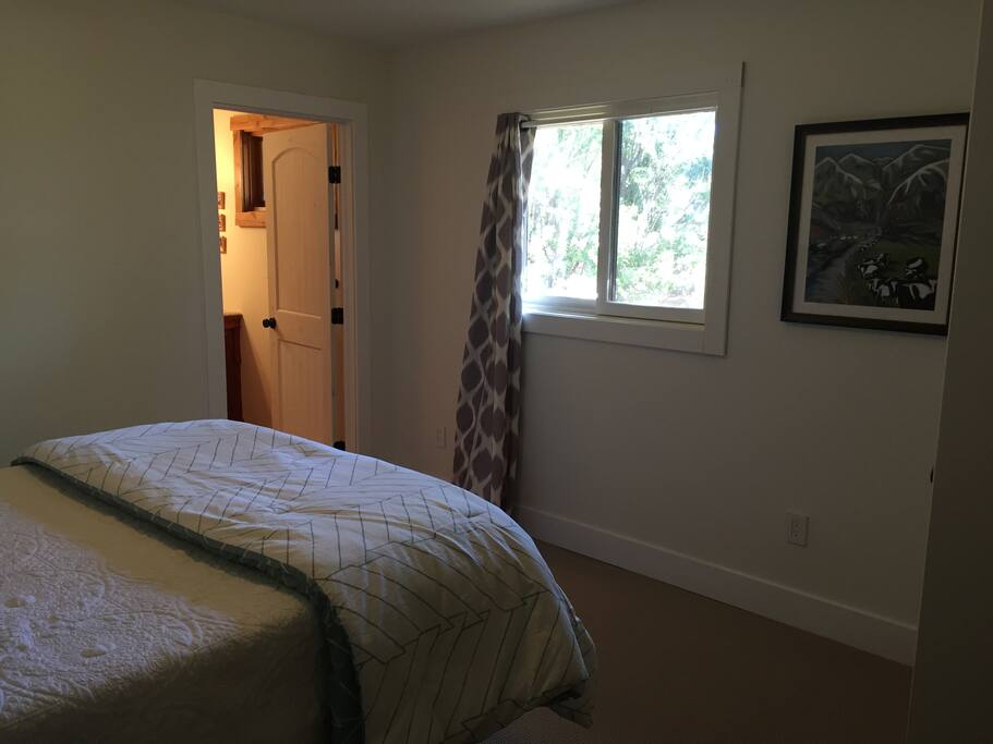 Queen Bed, attached private bathroom