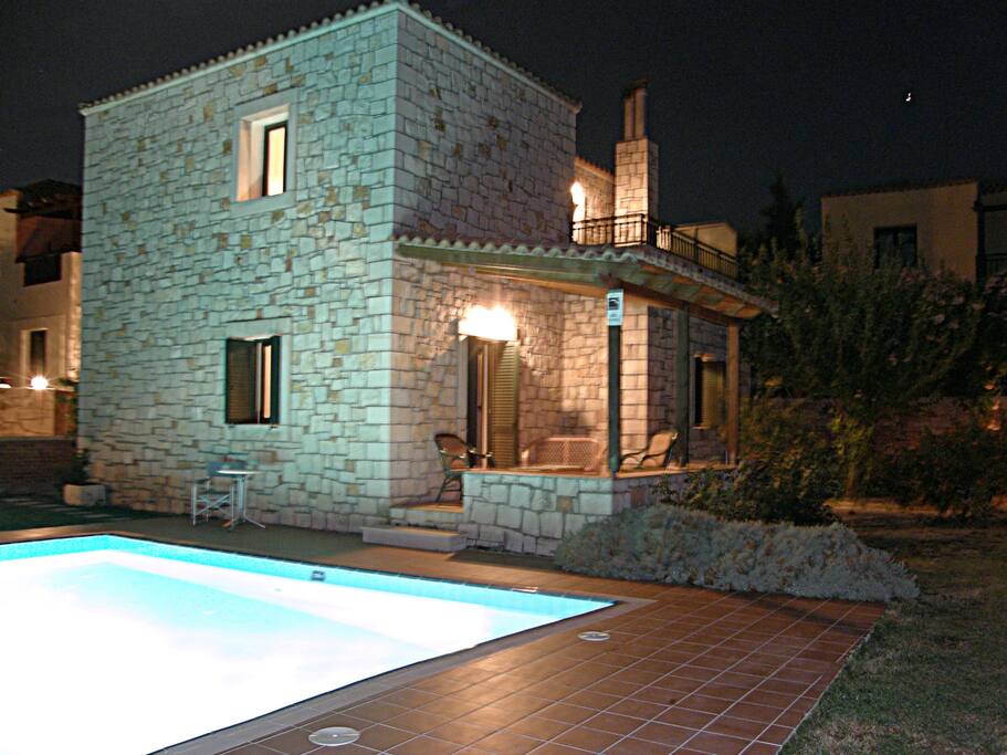 Christina II by night.