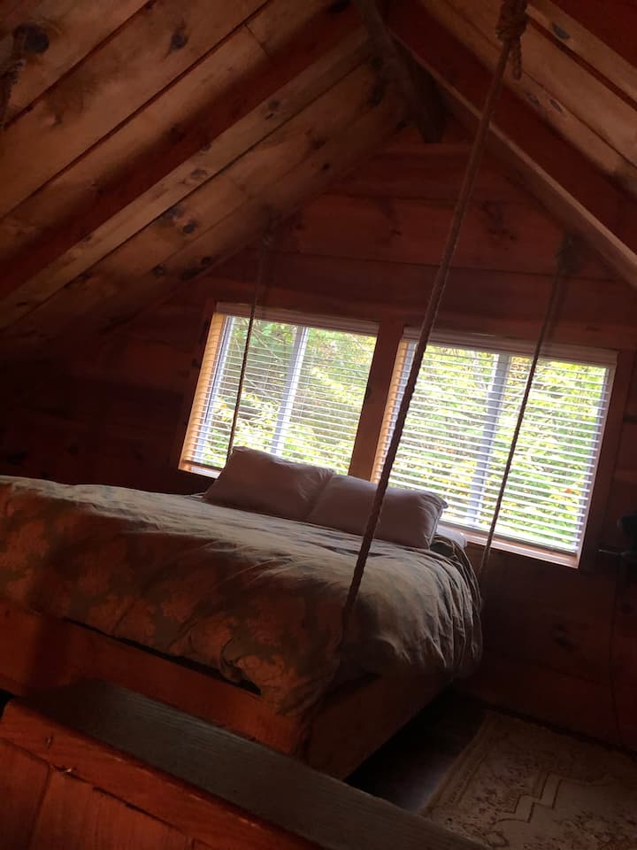 Dubbelsäng (queen) på vinds