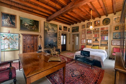 Art Gallery Apartment (CIR017029-CIM-00197)