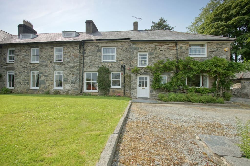Family and group country house near Criccieth