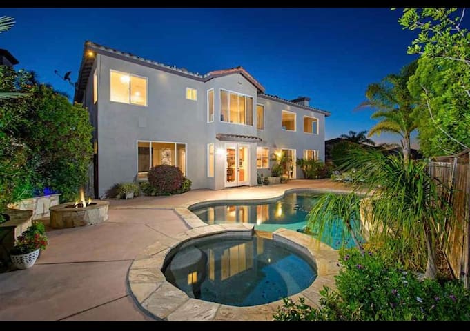 Stylish San Diego Fall Oasis with Pool & Jacuzzi