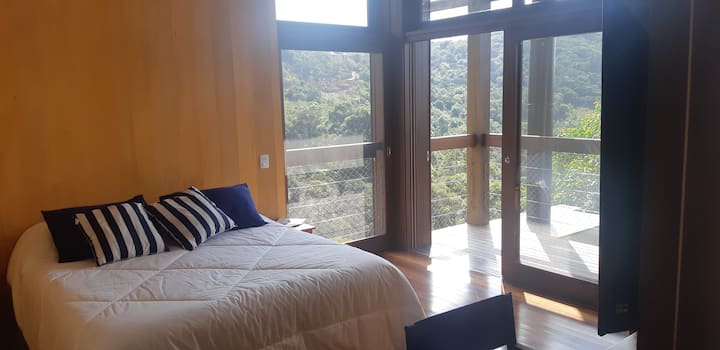 Აპარტამენტი 2, რომელიც პლაჟსა და გორაკს გადაჰყურებს