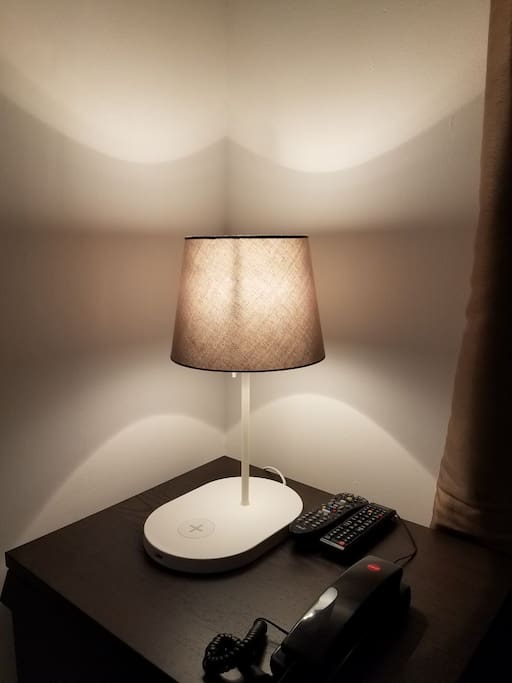 Smart Night Lamp: WIRELESS charging for your smartphone on the go!