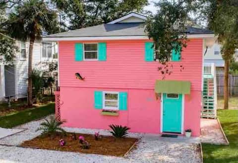 Bubble Gum Lodge 2 blocks to Beach!