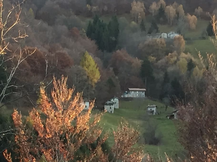 La vallata del Parco delle Grigne e la baita al centro