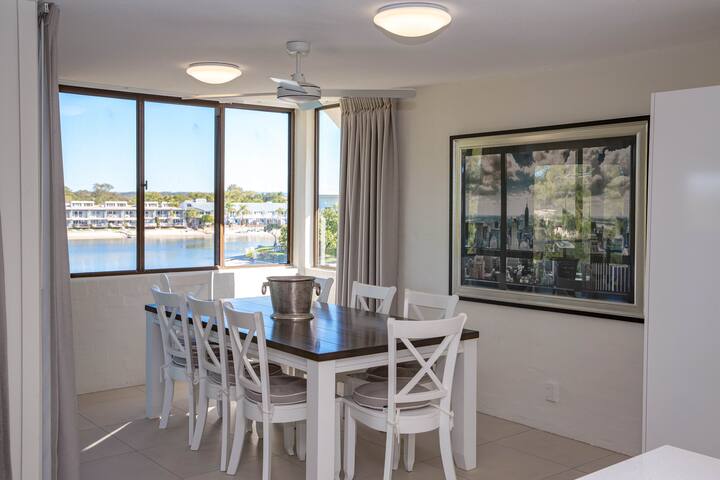 Noosa Waterfront – River Front 3 Bed Apartment gallery image 5