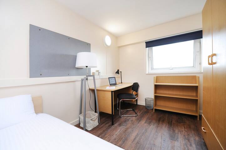Basic Three-Bedroom Apartment in Salford
