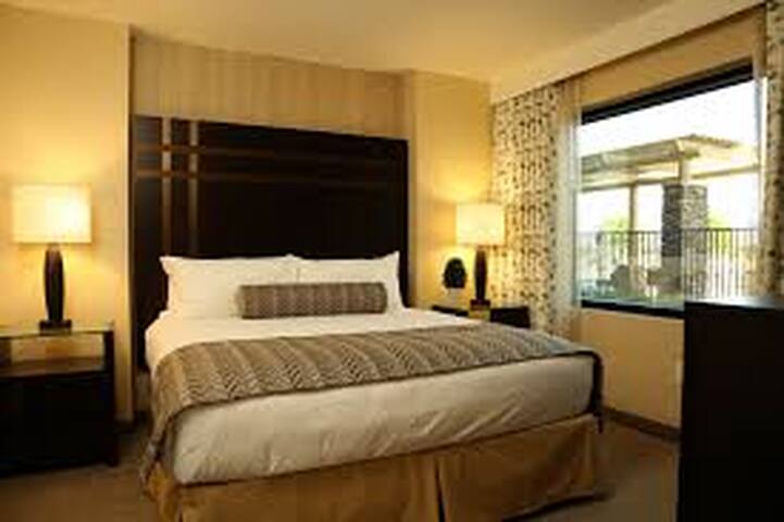2 Bedroom Haven of Luxury Near The Strip gallery image 2