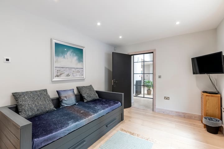 SandiLodge Snug / Twin Bedroom 