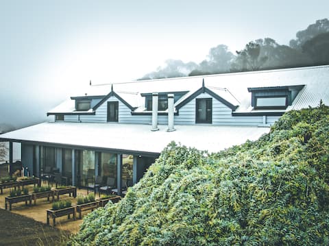 Oberon Lodge Full House / 9 Bedrooms / Sleeps 20