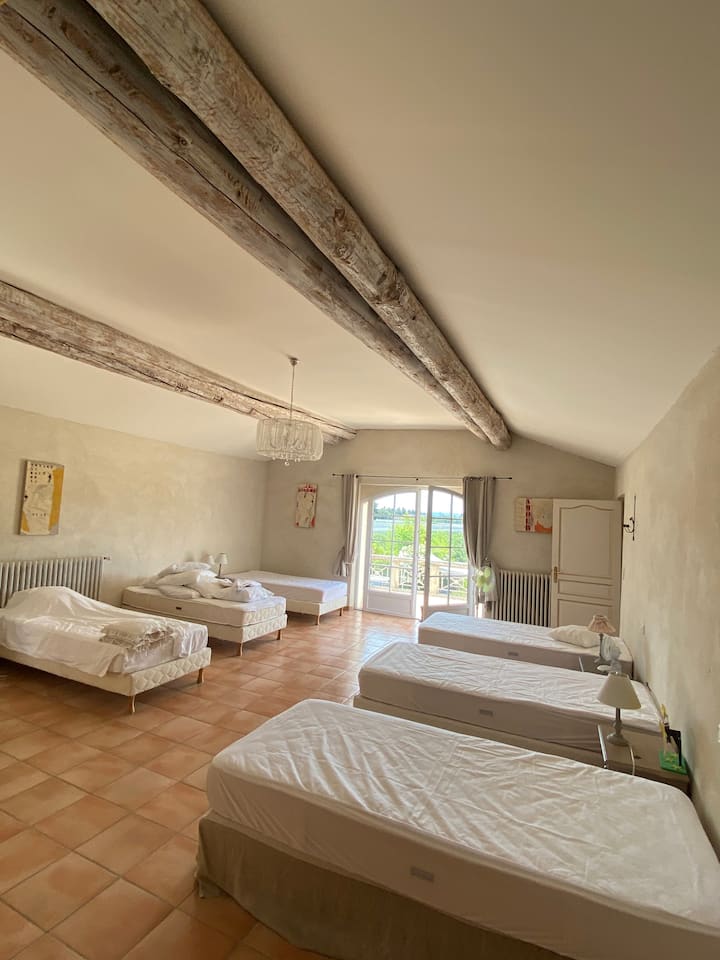 Dormitorio (6 camas) 