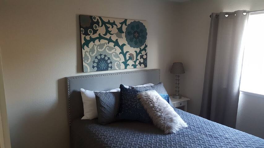 Folsom Bedroom, Queen