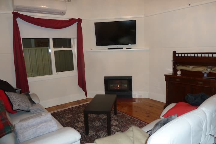 Central Fully Restored 3 Bedroom Home - Wodonga