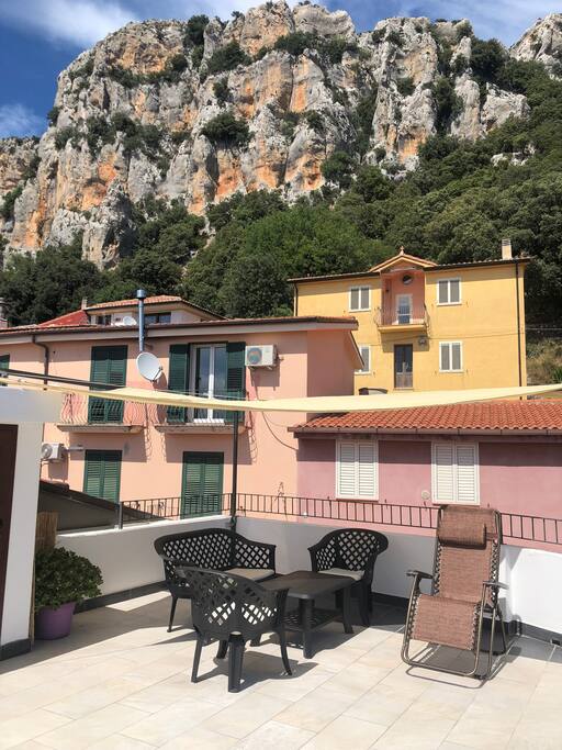 Terrazza comune dove potersi bere o mangiare qualcosa di fronte ad un bellissimo panorama