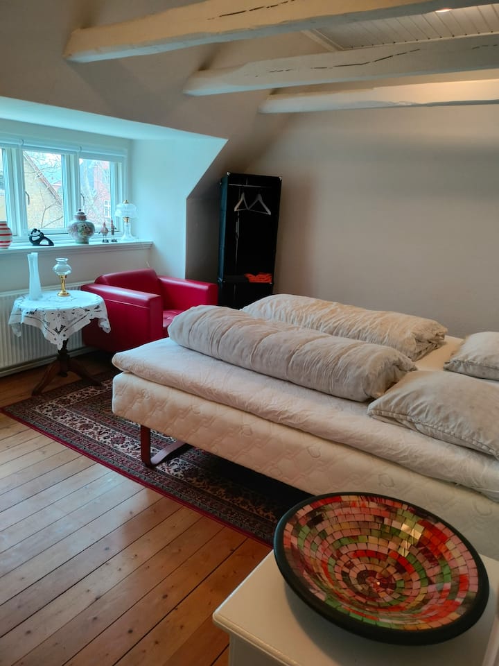 Slaapkamer 2 op de 1e verdieping. Tweepersoonsbed.